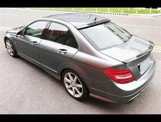 C Serisi W204 (2007-2011) Cam Üstü Spoiler Parlak Siyah