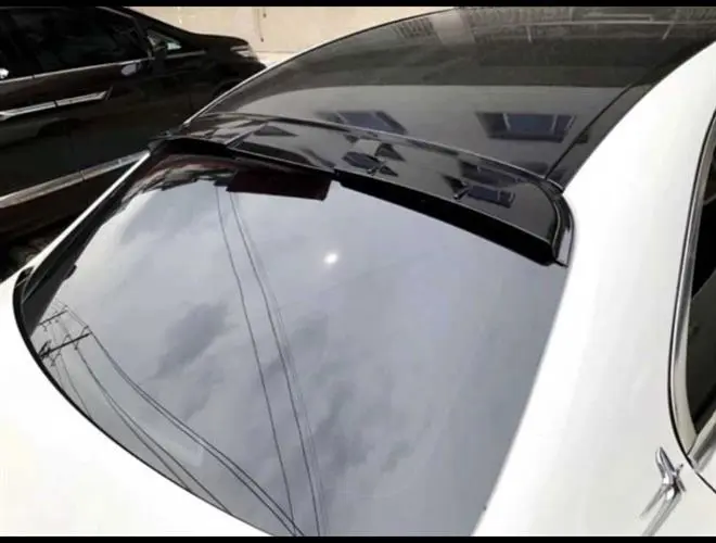C Serisi W205 (2015-2018) Cam Üstü Spoiler - Parlak Siyah