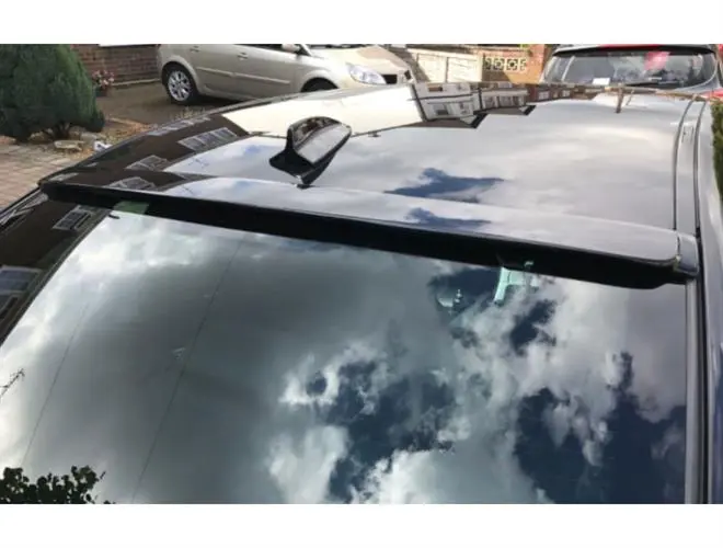 E90 Cam Üstü Spoiler - Parlak Siyah