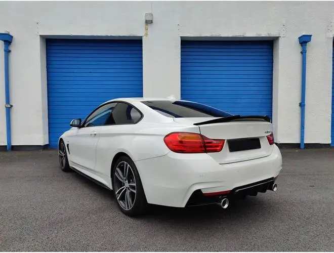 F32 M4 Spoiler - Parlak Siyah
