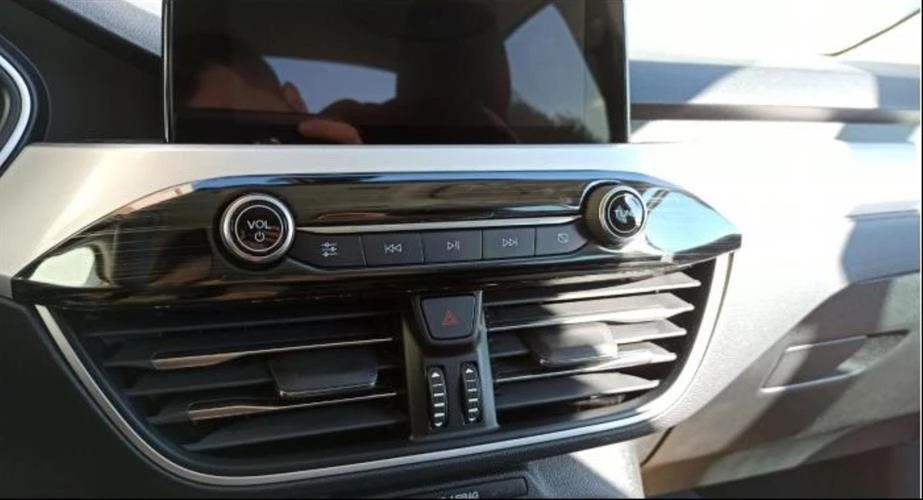 Focus 4 Titanyum Siyah Orta Panel Kaplama