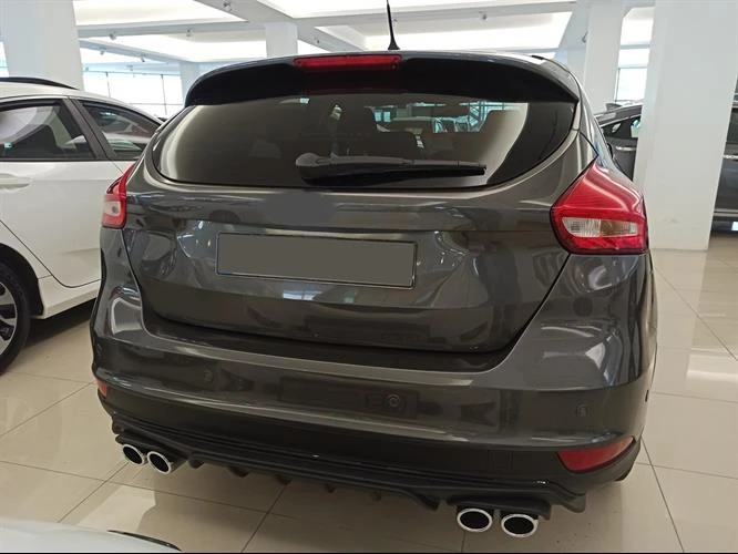 Focus 3 Makyajlı Hatchback Parlak Siyah Difüzör