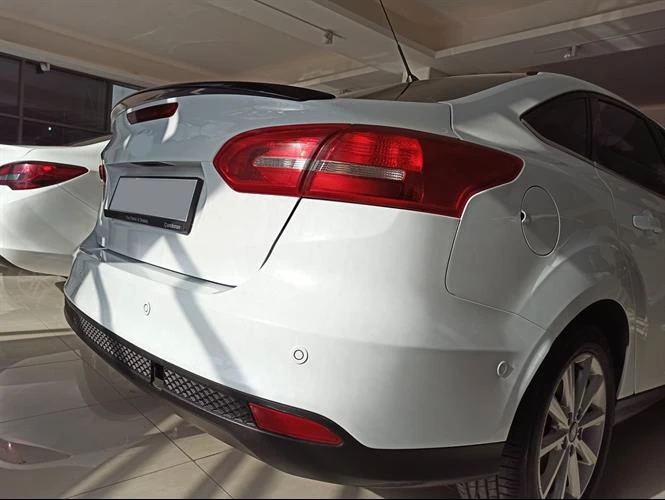 Focus 3 Makyajlı Parlak Siyah Hybrid Spoiler