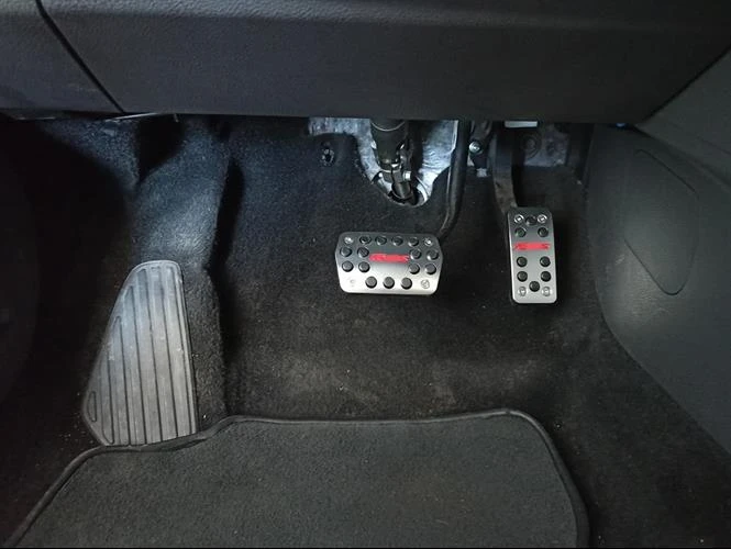 Focus 3 Kırmızı Yazı Otomatik Vites Pedal Seti