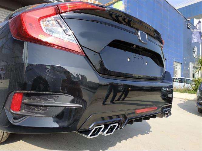 Civic FC5 Parlak Siyah Kare Egzoz Difüzör